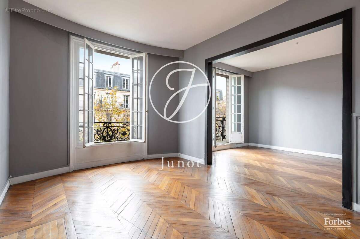 Appartement à PARIS-7E