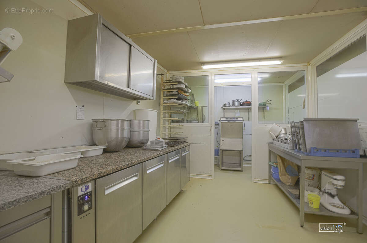 Commerce à LAROQUEBROU