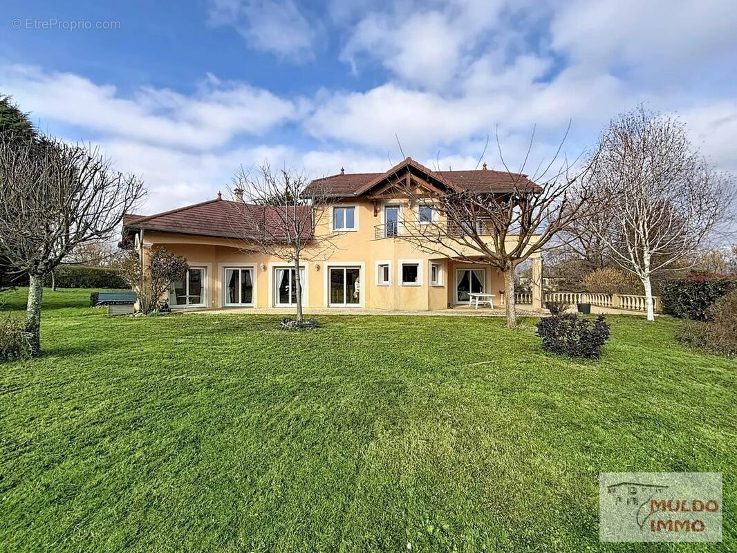 Maison à LA TOUR-DU-PIN