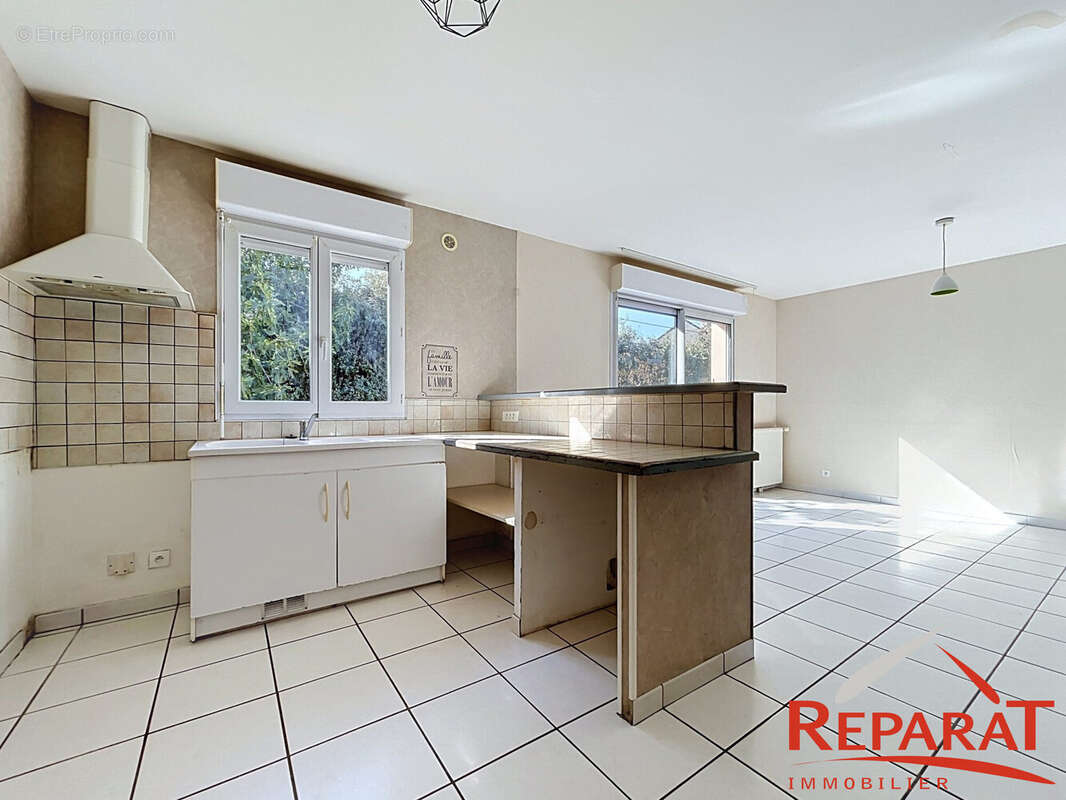 Maison 95 m² à Saint-Pantaleon-De-Larche  - photo 3