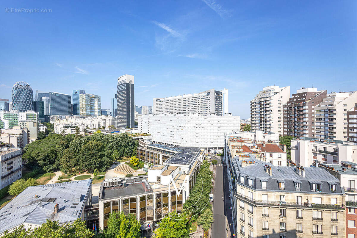 Appartement à COURBEVOIE