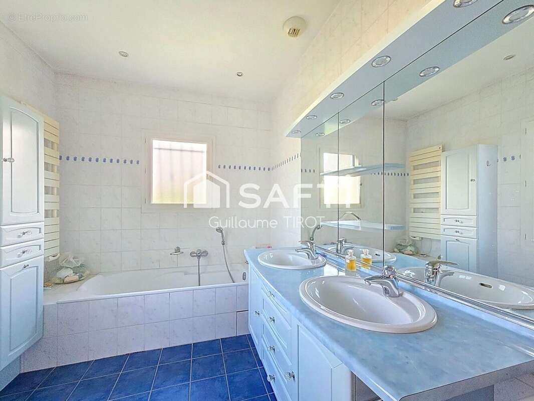 Photo 7 - Maison à SAINT-REMY-EN-ROLLAT