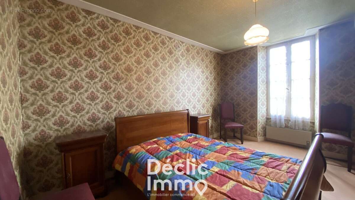 Maison à SAINT-MEME-LES-CARRIERES