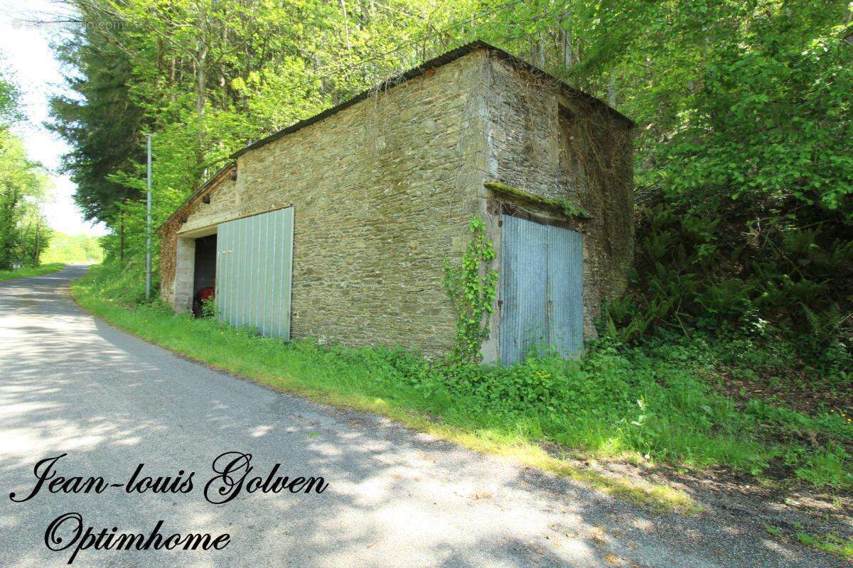 Maison à vendre avec de beaux volumes, à quelques minutes de Brousse-le-château (12) - photo 16