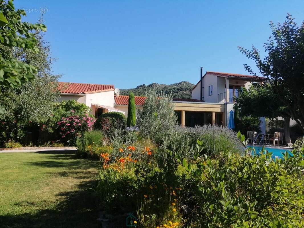 Maison de caractère entièement rénovée avec gîte, chambre d'hôtes, piscine et revenus locatifs - photo 4