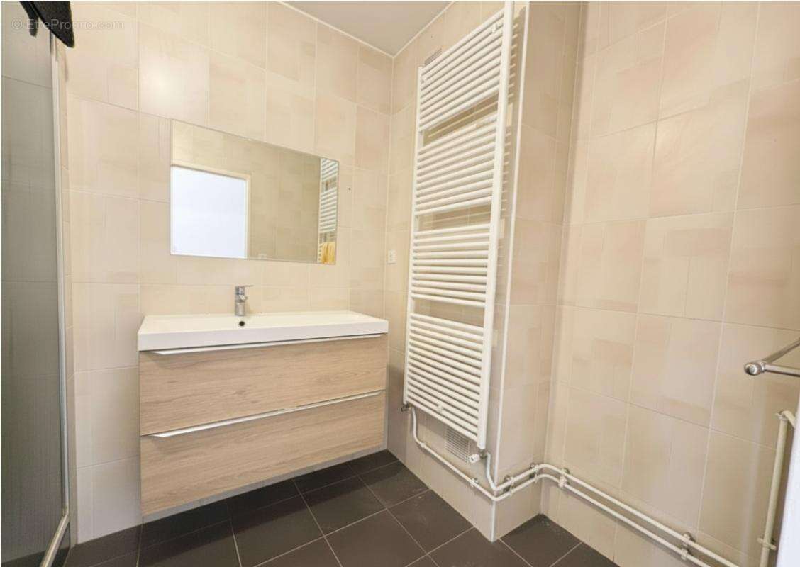 Appartement à BEAUZELLE