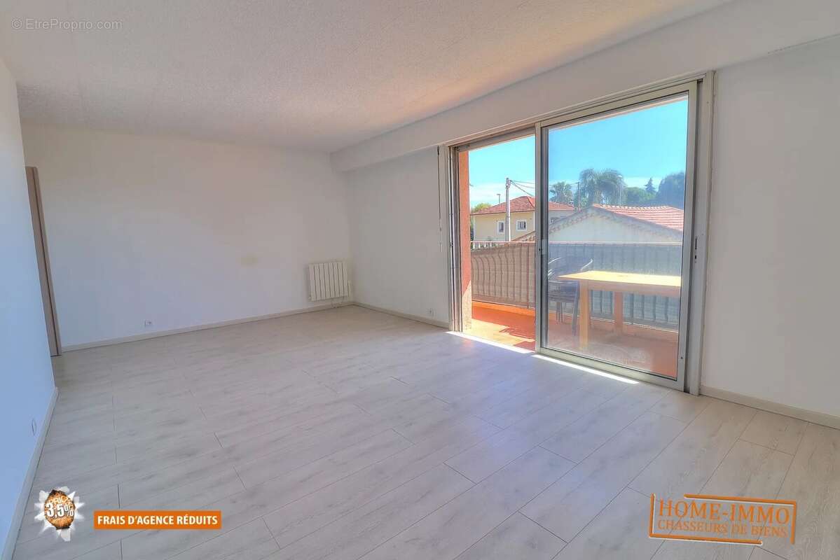 Appartement à SAINT-LAURENT-DU-VAR