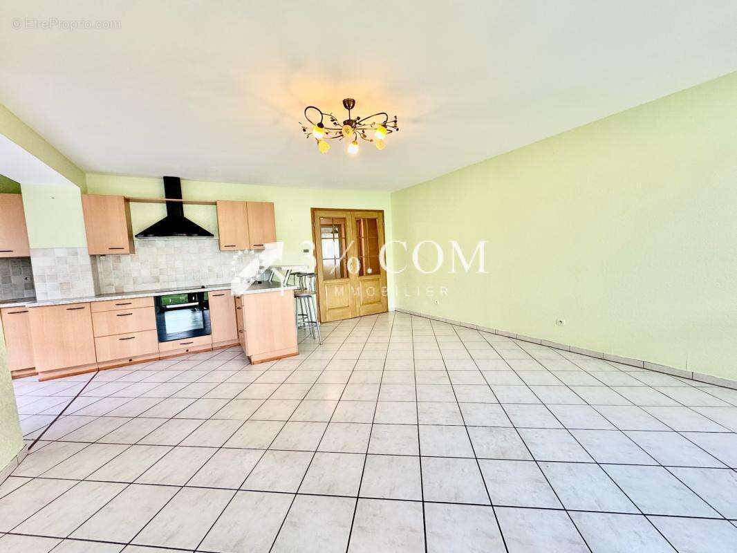 3%COM Beau F3  avec jardin de 134m2 + double garage - photo 3