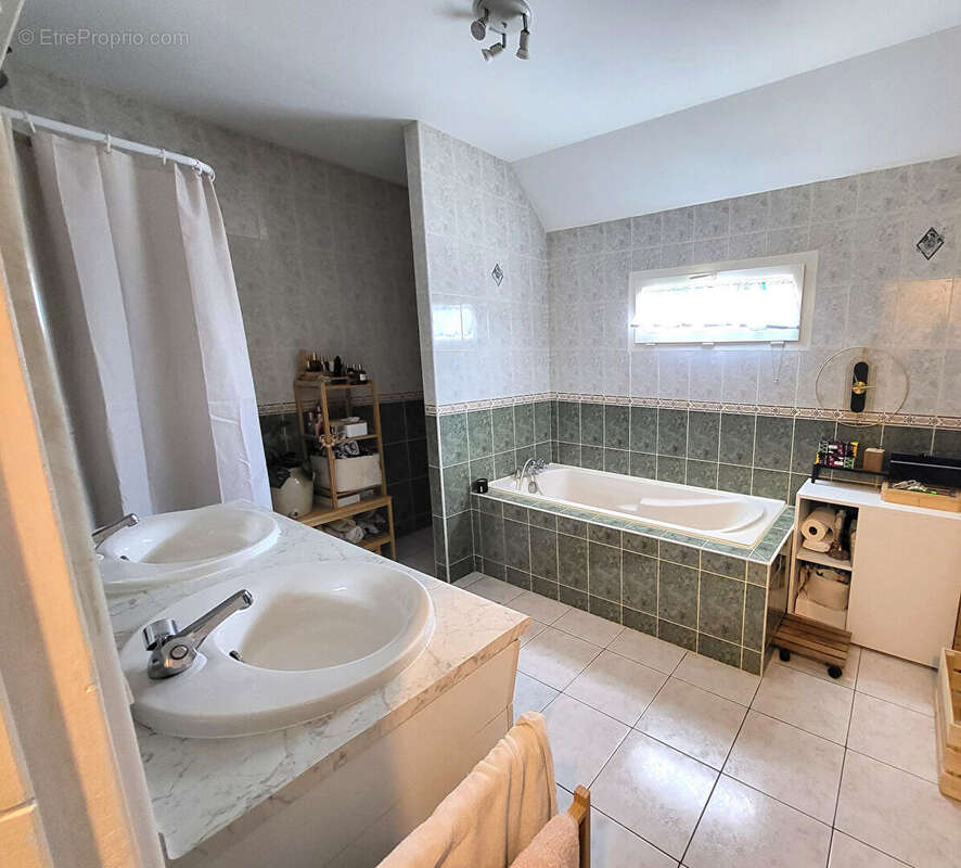 Maison à LES CLAYES-SOUS-BOIS