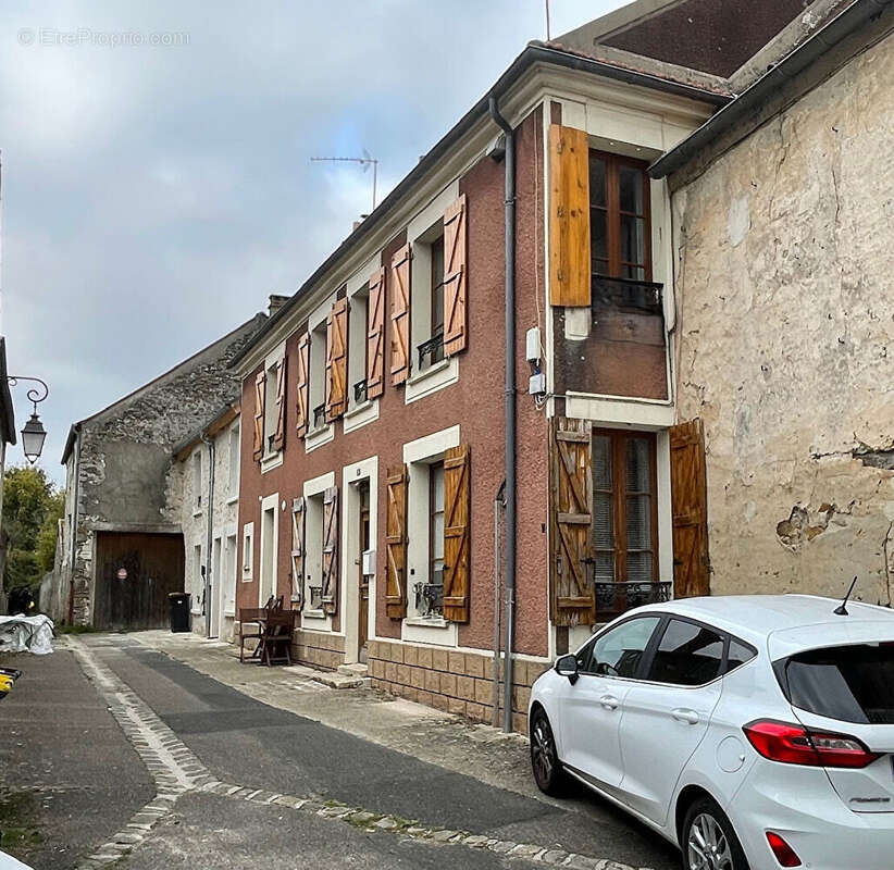 Maison à CHAMPEAUX