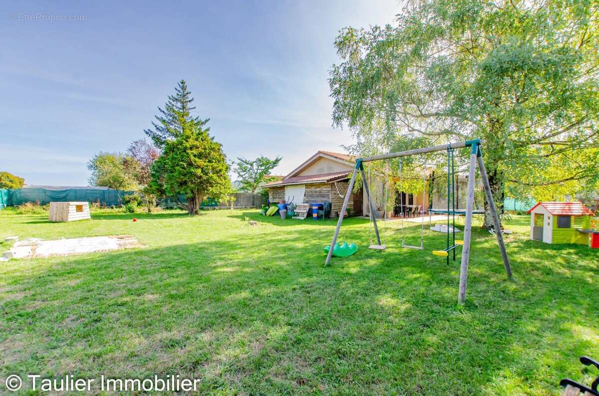 Maison à SAINT-HILAIRE-DU-ROSIER