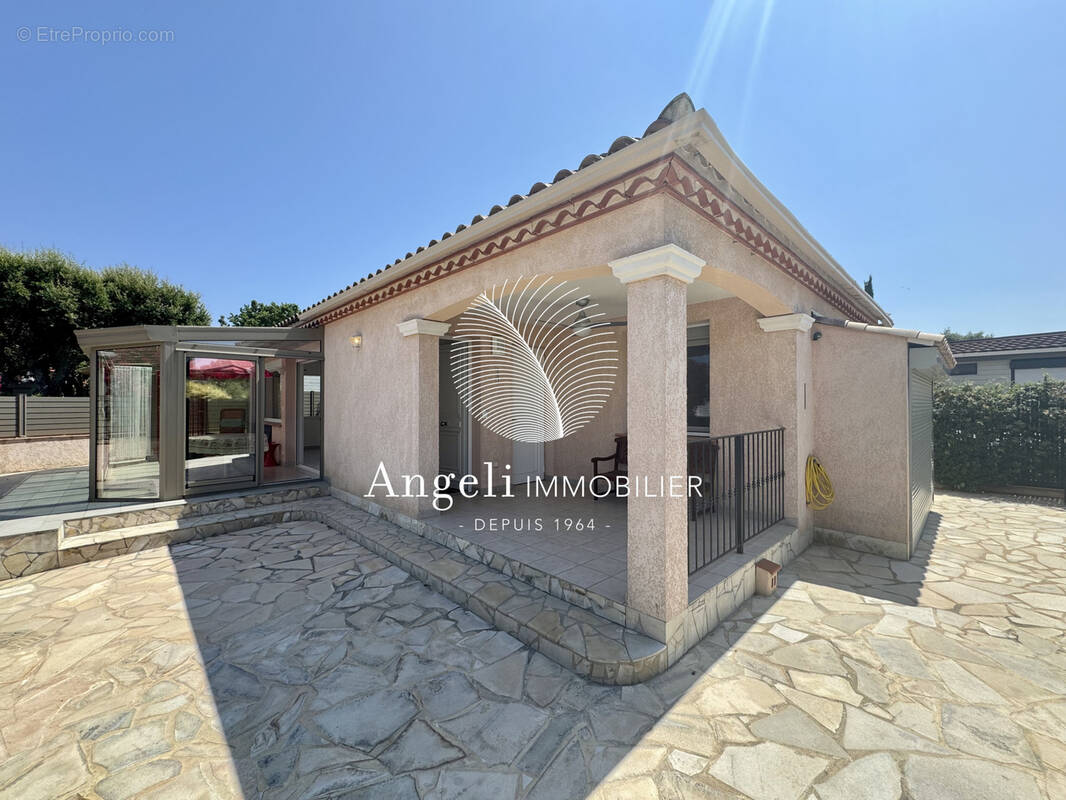 Maison à ROQUEBRUNE-SUR-ARGENS
