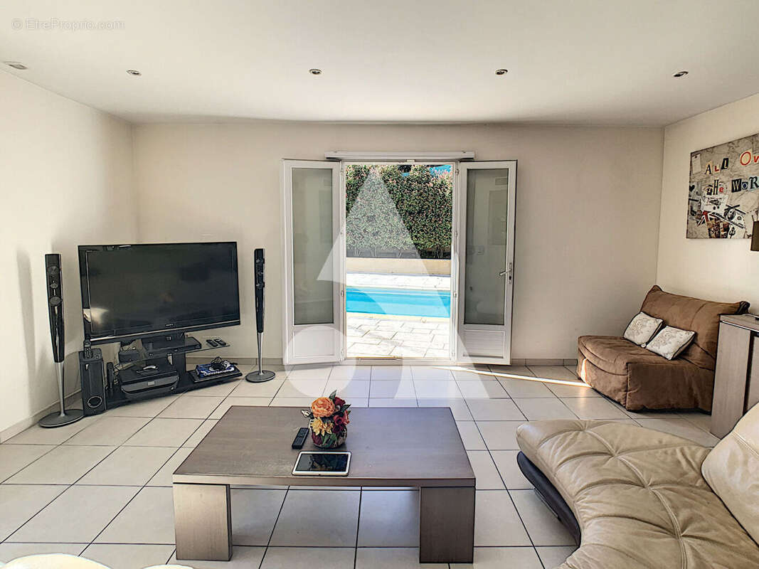 A Vendre Grasse St Antoine maison 5 pièces avec piscine et garage. - photo 3