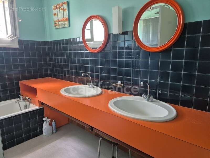 Maison à SAINT-JULIEN-LES-ROSIERS