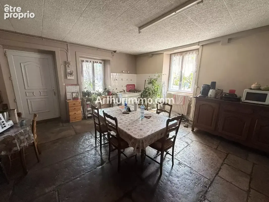 Maison de village avec jardin et dépendances de plus de 150 m² fort potentiel d'aménagement - photo 4