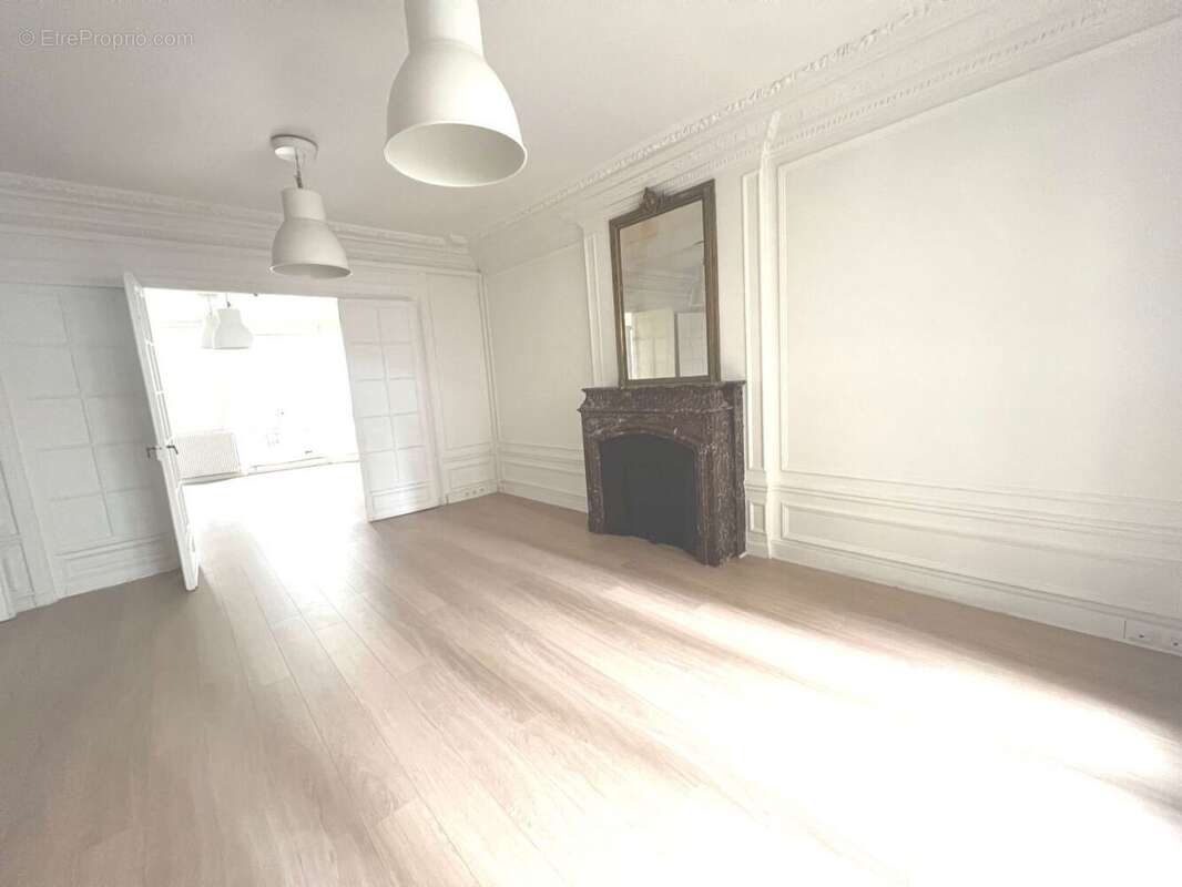 Commerce à PARIS-6E