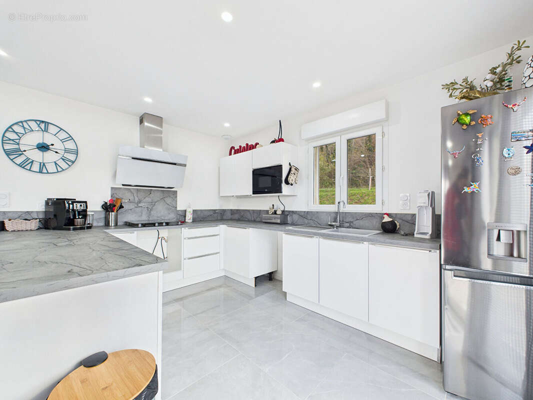 Maison à LE CRESTET