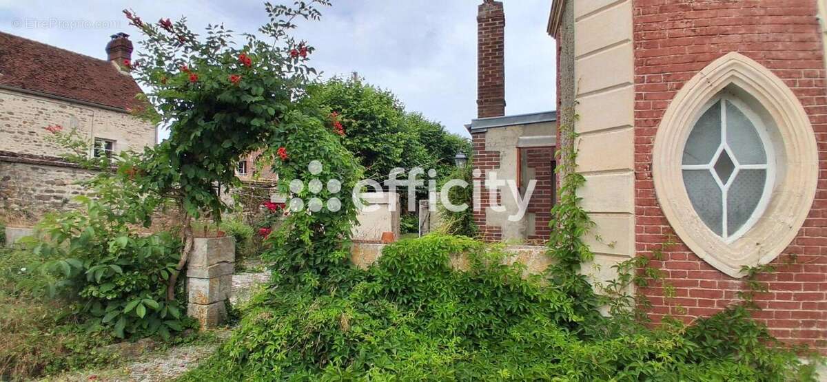 Maison 251 m² à Saint-Christophe-Le-Jajolet  - photo 4