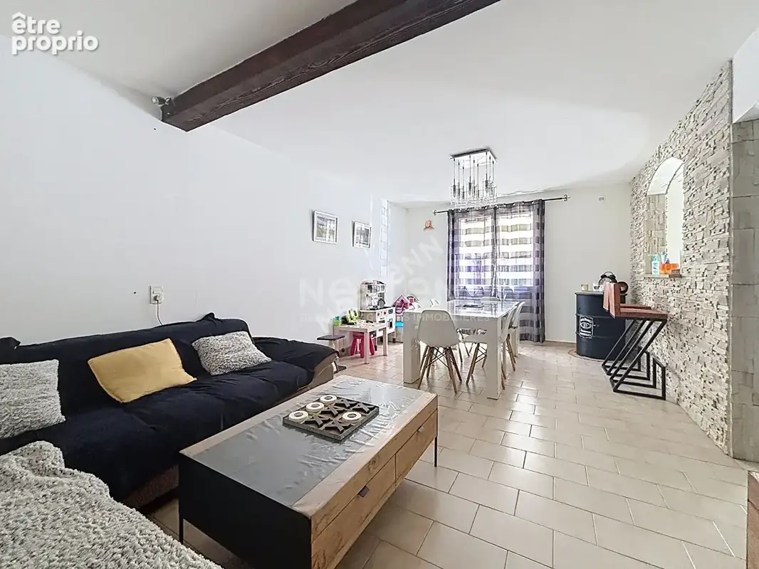 Aigues-mortes - appartement p4 avec grande cour - secteur gare - photo 2