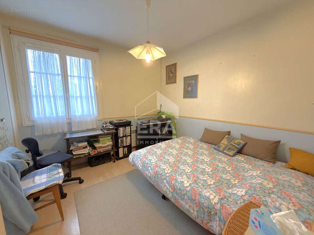 Maison à LES ECRENNES