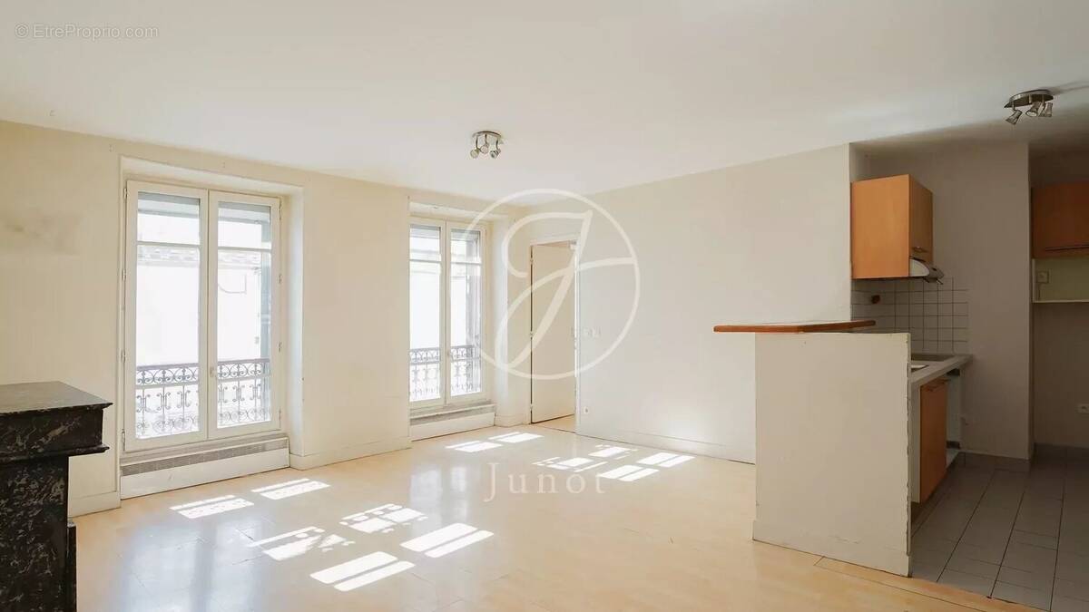 Appartement à PARIS-11E