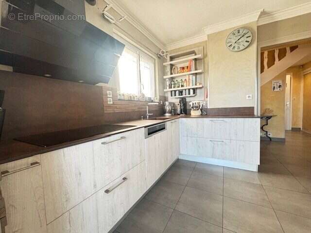 Maison à SAINT-GENEST-LERPT