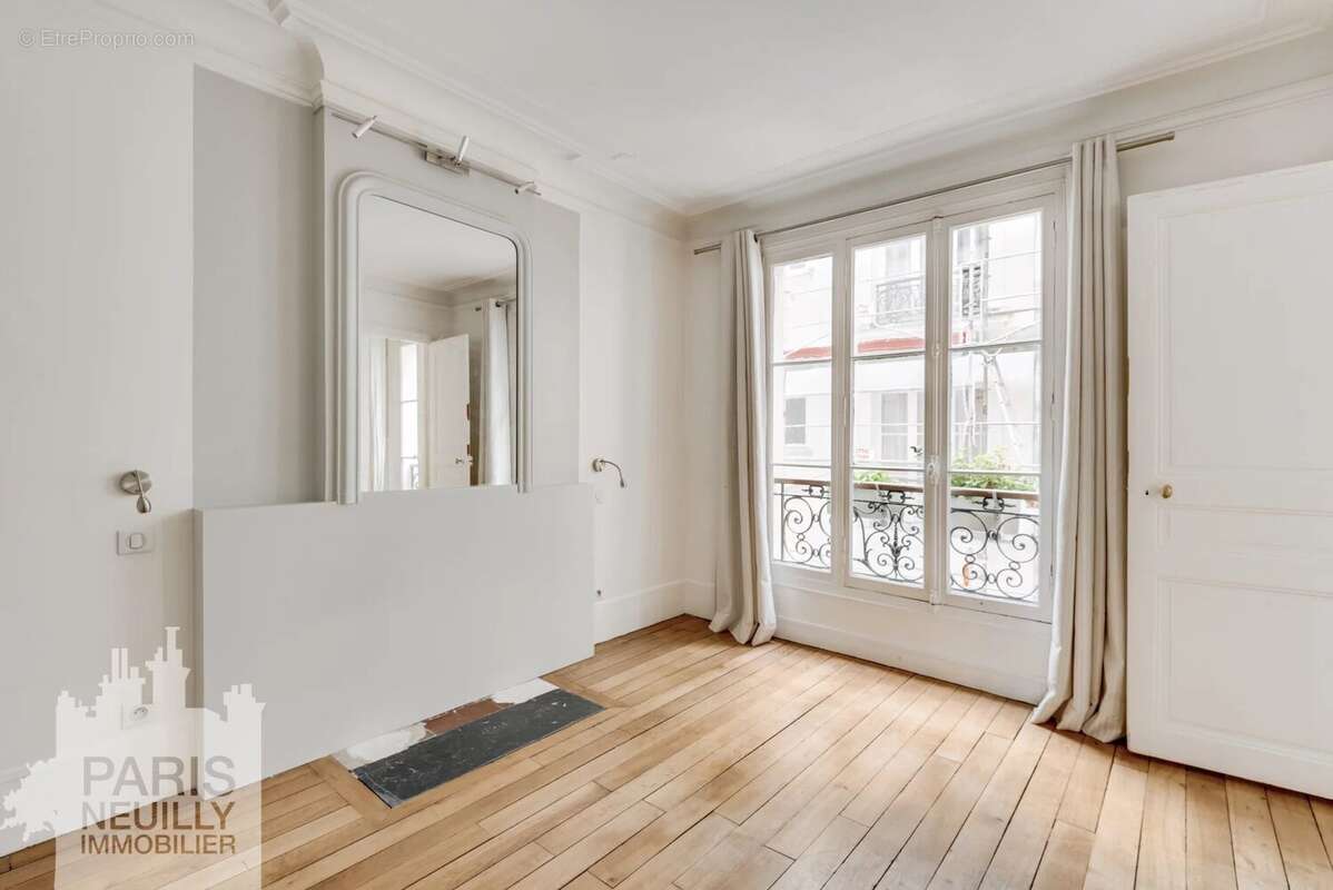 Appartement à PARIS-17E
