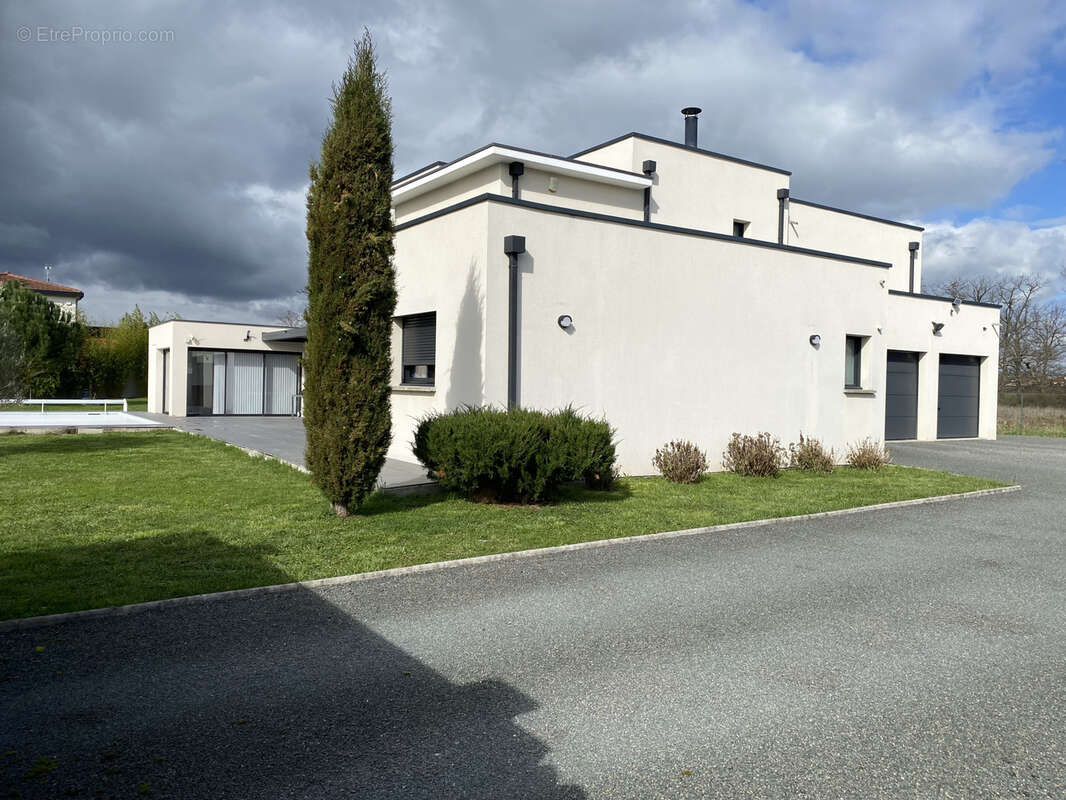 Aux portes de riorges, villa contemporaine - photo 9