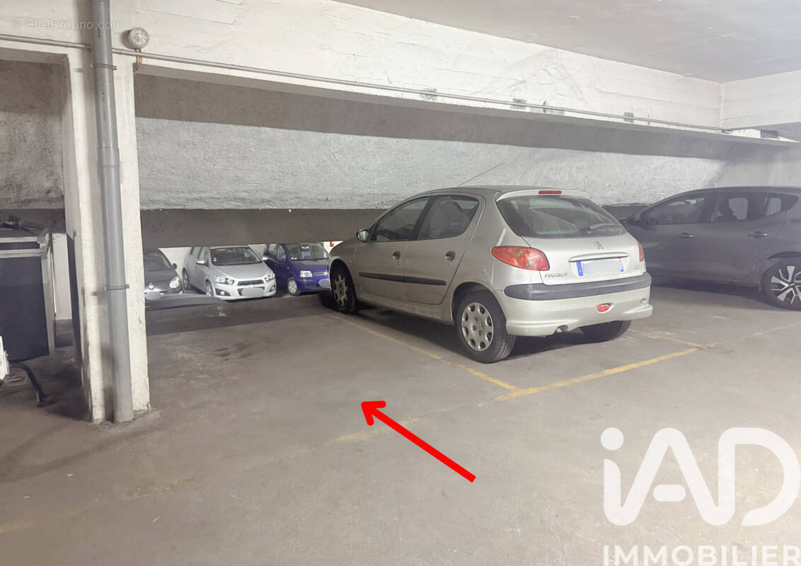 Photo 1 - Parking à PARIS-9E