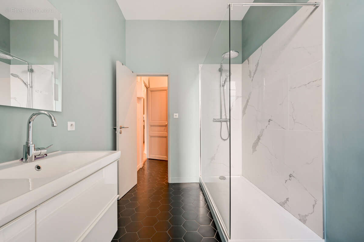 Appartement à MARSEILLE-6E