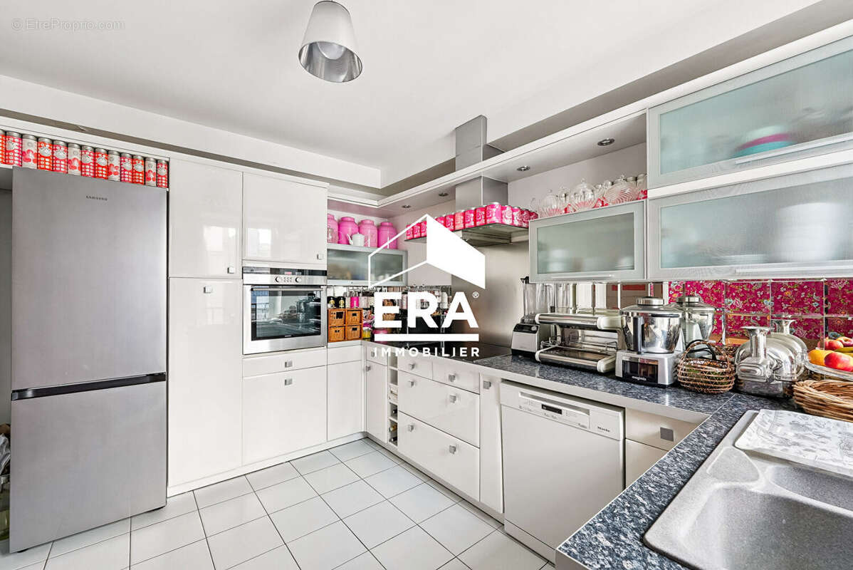 Appartement à PARIS-8E