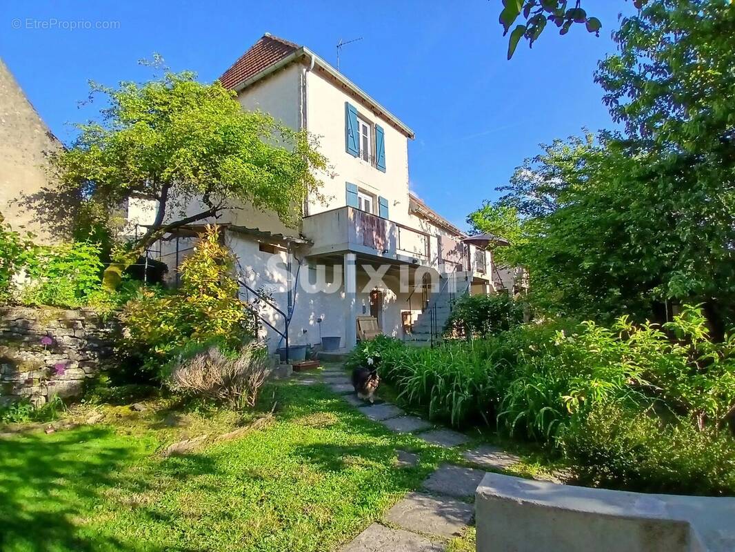 Maison à ROCHEFORT-SUR-NENON