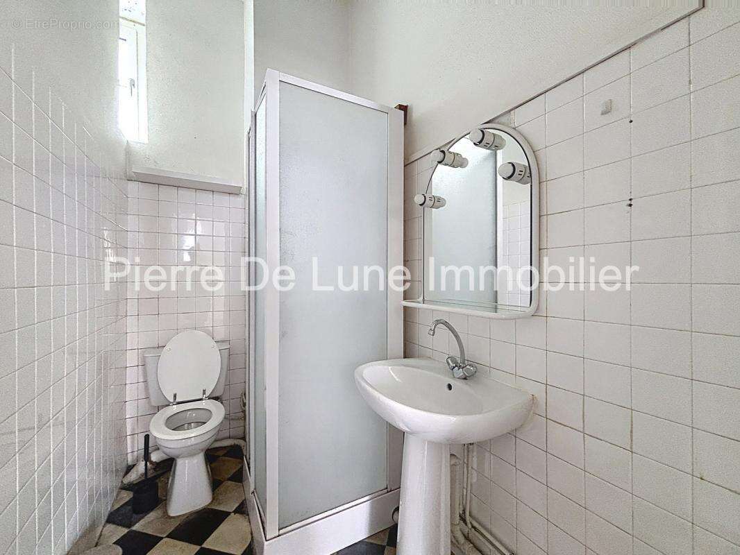 Lyon 1er – Appartement de caractère à réinventer  Charme de l'ancien, dressing, cave & grenier - photo 13