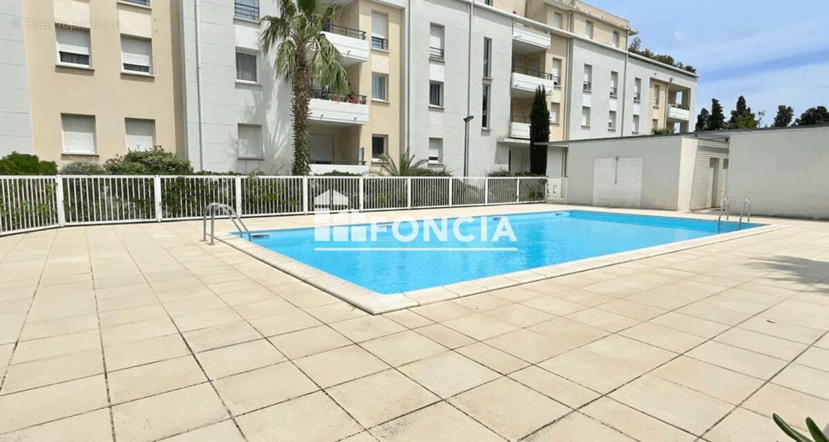 T3 avec terrasse, piscine, climatisation & 2 parkings – Aucun travaux - LOCAL A VELO - photo 2