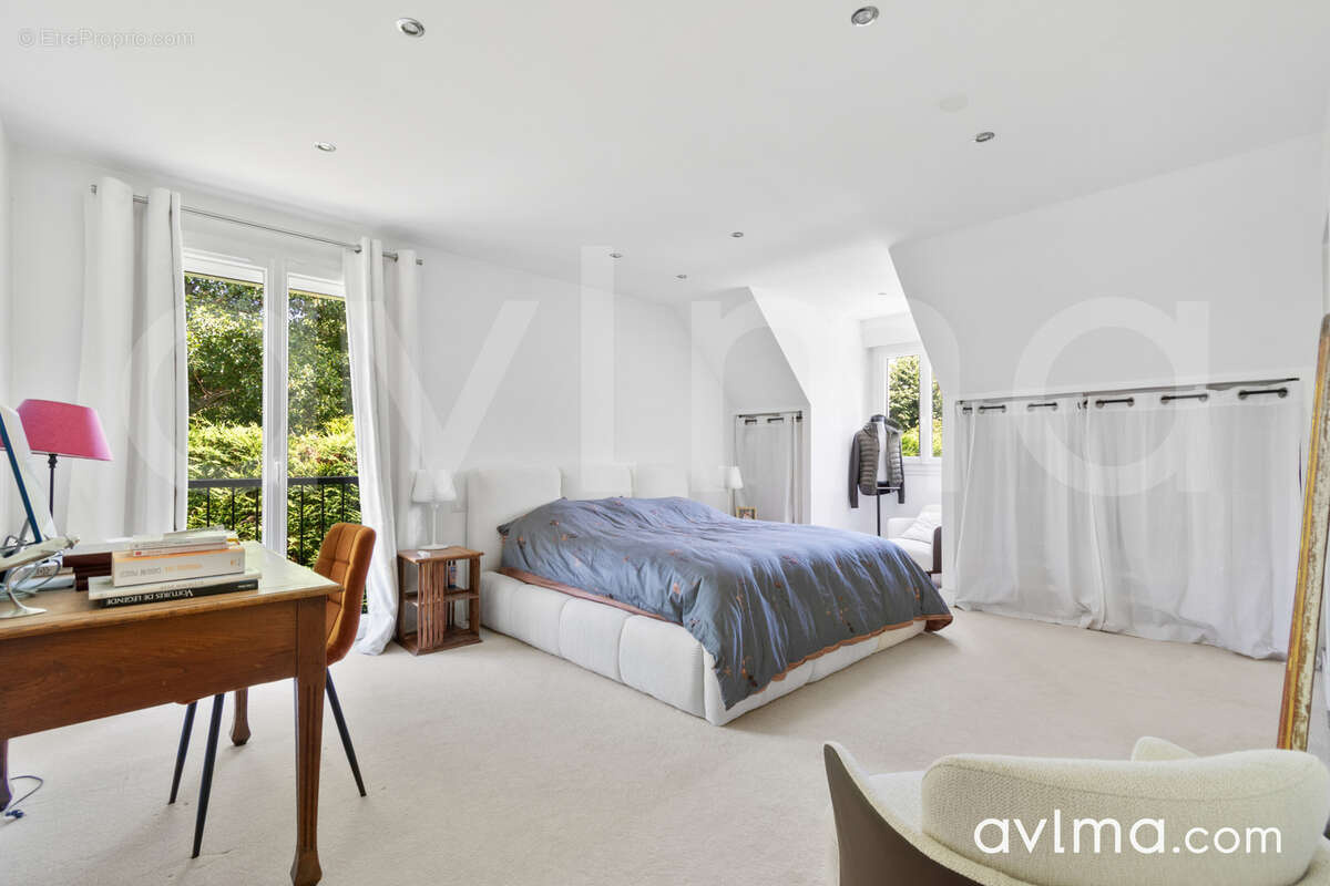 Maison à SAINT-NOM-LA-BRETECHE