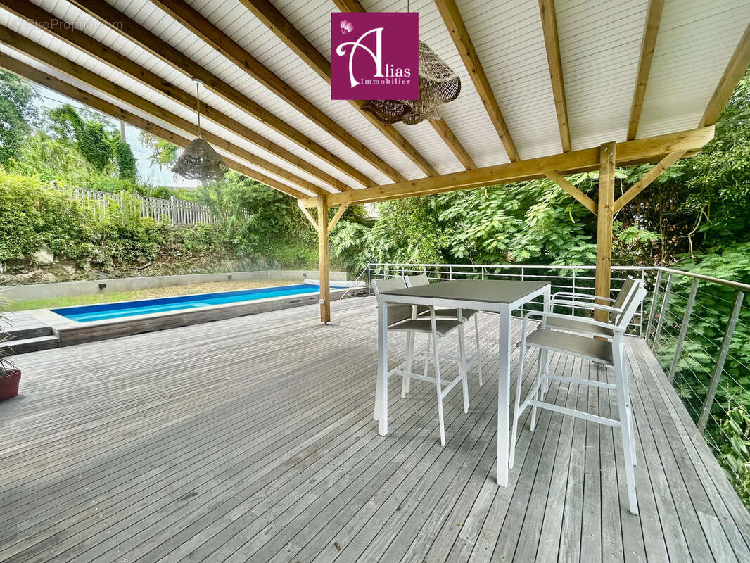 Maison à LES ABYMES