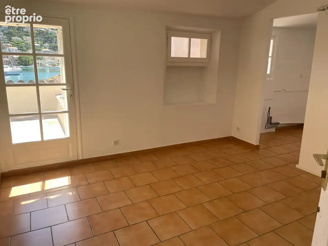 ** Sur le Port ** Maison Composée de 3 APPARTEMENTS ** 83430 Saint Mandrier ** - photo 10