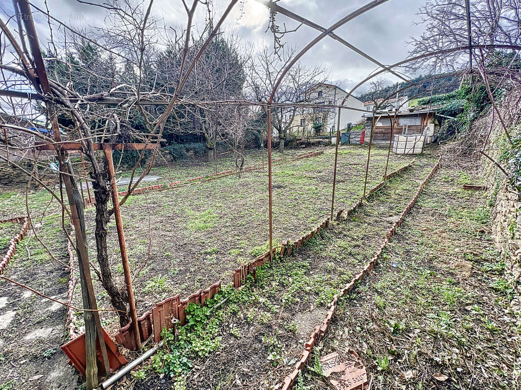 Terrain à SAINT-PAUL-EN-JAREZ