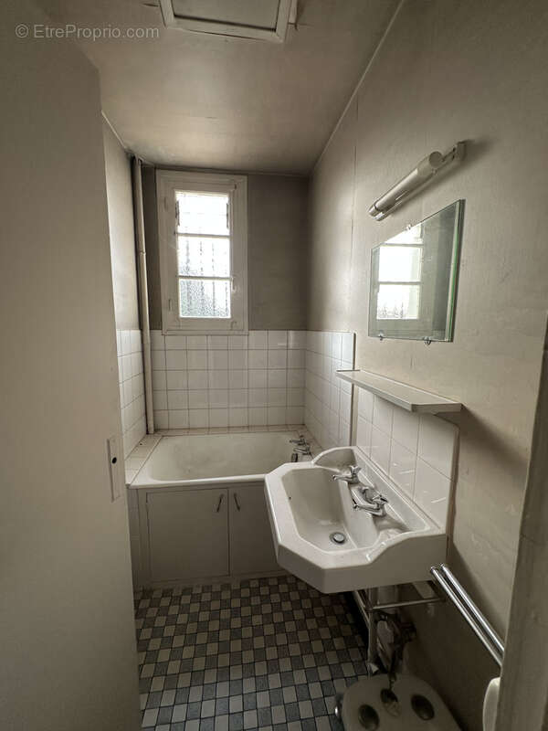 Maison à LA ROCHE-CHALAIS