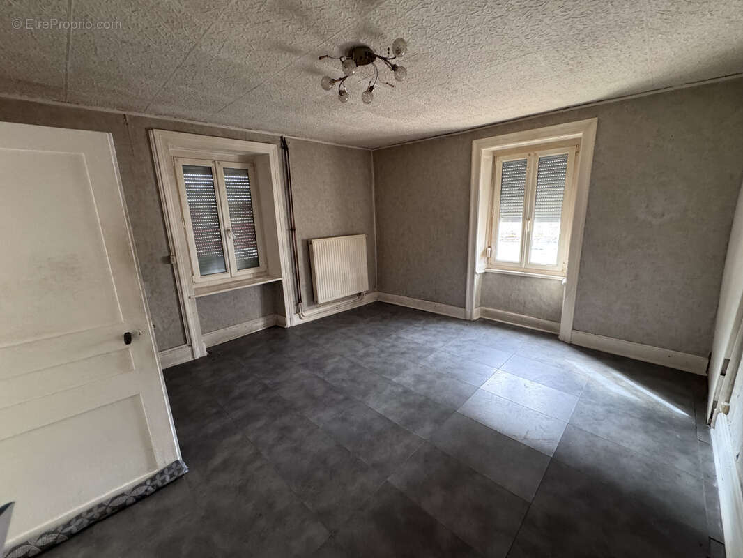 Maison à CONFLANS-SUR-LANTERNE