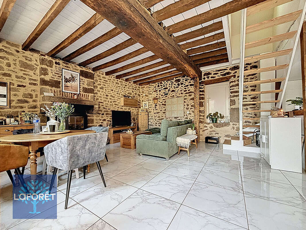 Maison à LA BAZOUGE-DU-DESERT