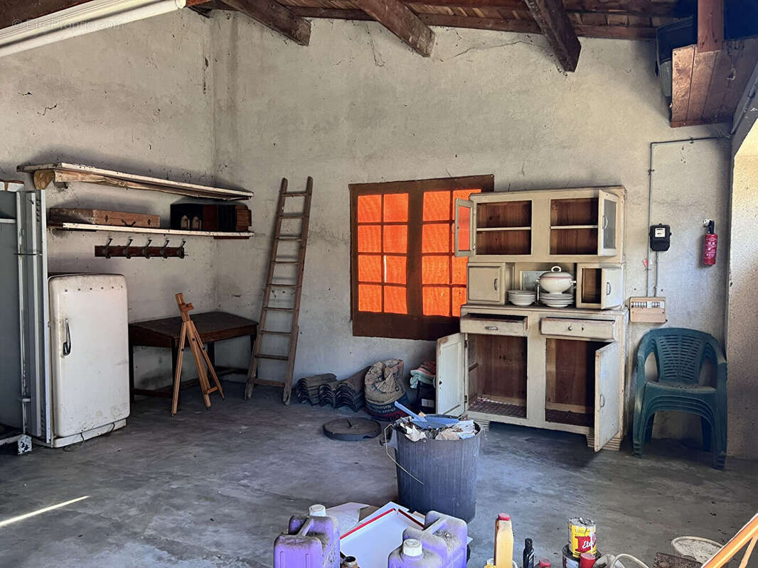 Commerce à LACROIX-FALGARDE