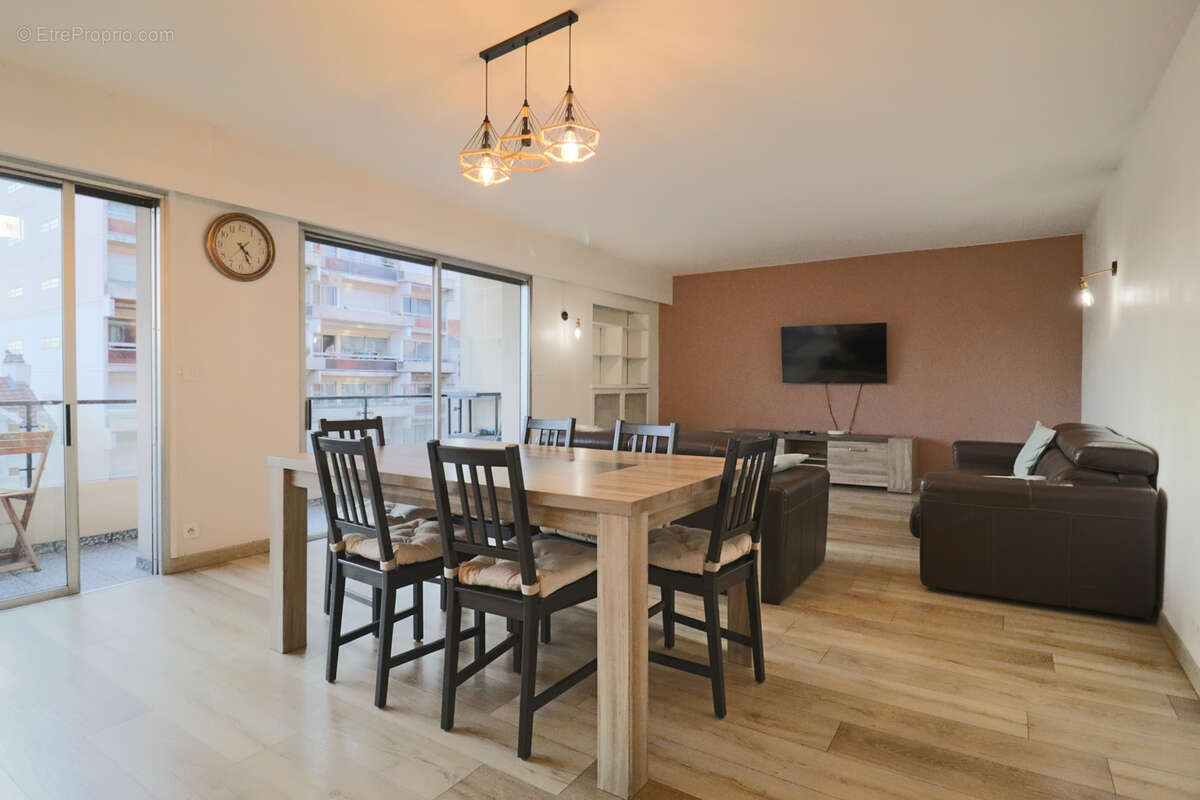 Appartement à LES PAVILLONS-SOUS-BOIS