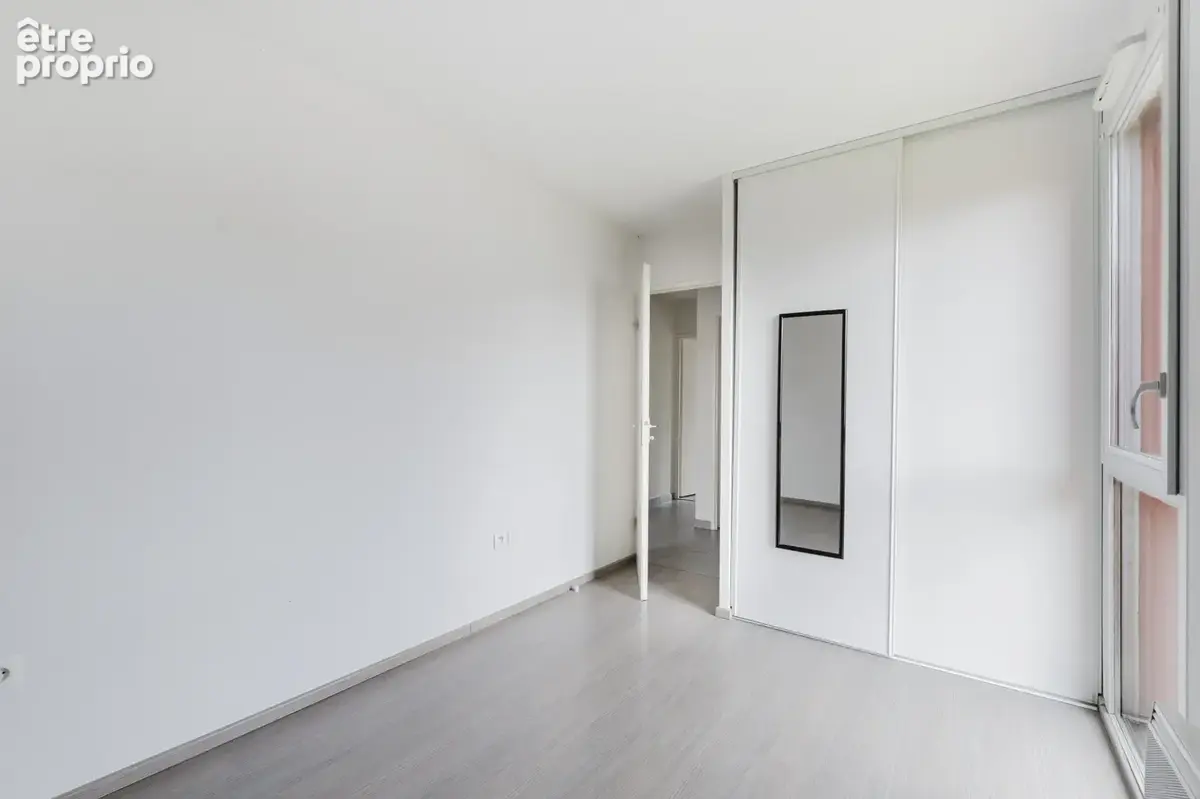 En exclusivité ! Découvrez cet appartement T3 de 54 m2, situé au 1er étage, secteur Lalande. - photo 11