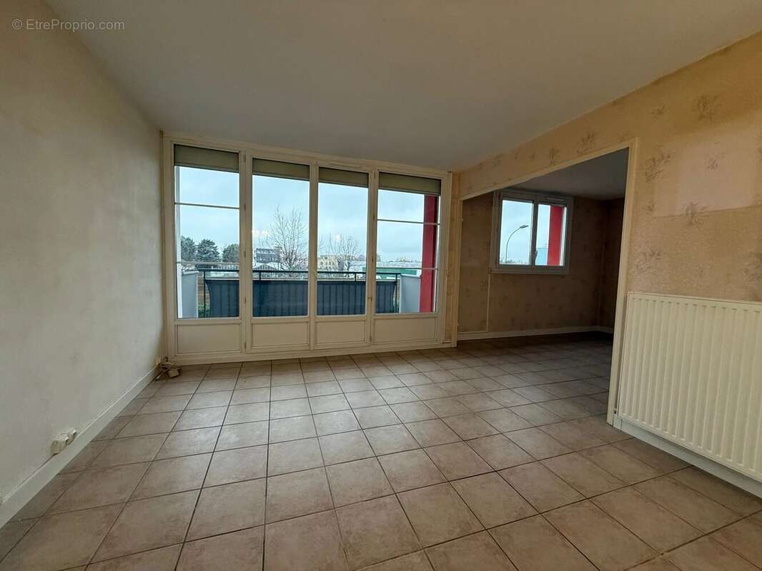 Appartement à SAINTE-GENEVIEVE-DES-BOIS