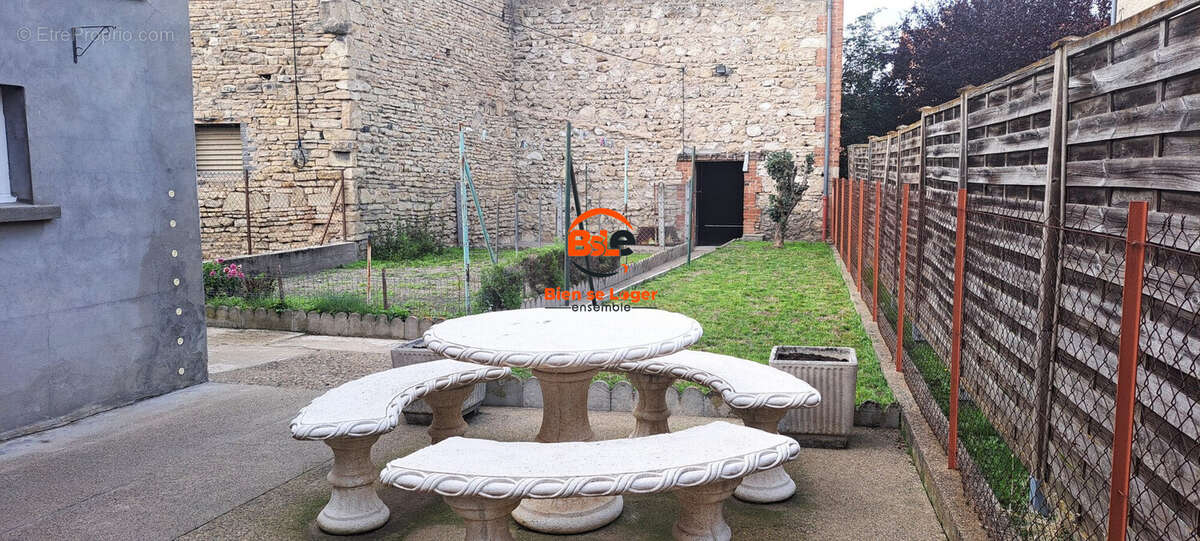 BSLE Immobilier Aigueperse maison 2 chambres grange jardin - Maison à AIGUEPERSE