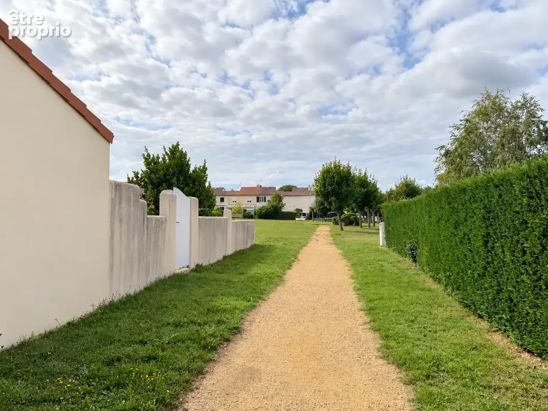 POITIERS   LA GIBAUDERIE   Maison lumineuse avec jardin, terrasse couverte et garage - photo 16