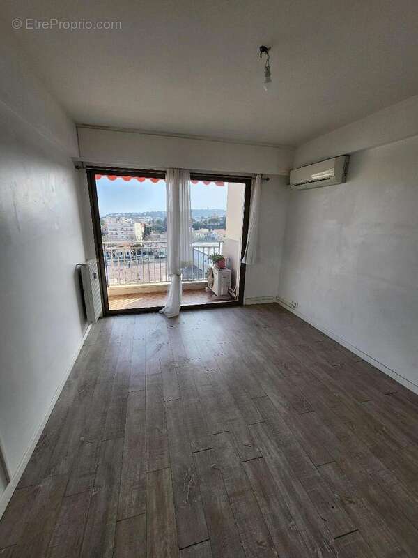   - Appartement à ANTIBES
