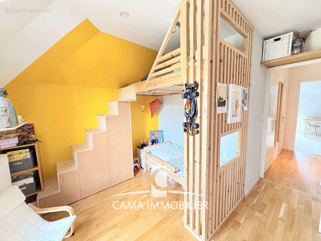 Appartement à BUC