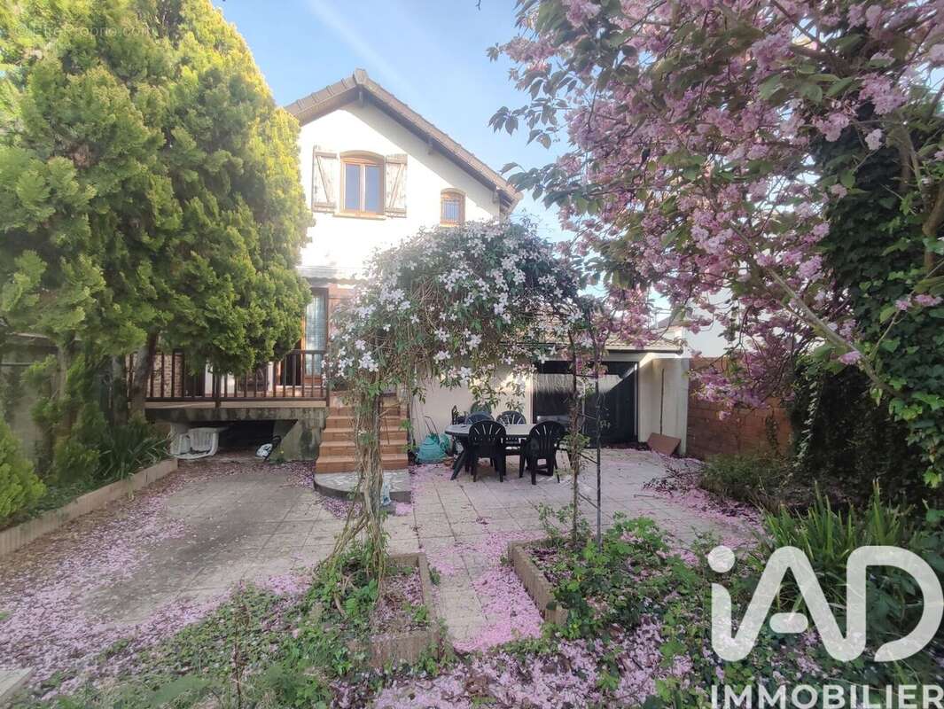 Photo 2 - Maison à VILLIERS-LE-BEL
